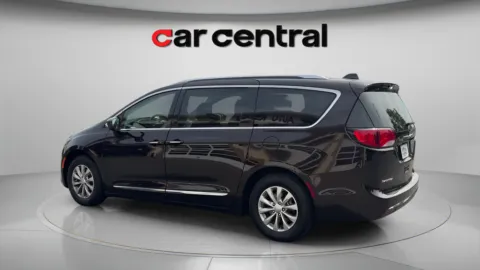 Another view of 2018 Chrysler Pacifica Touring L for sale in Wallingford, CT at Car Central Wallingford