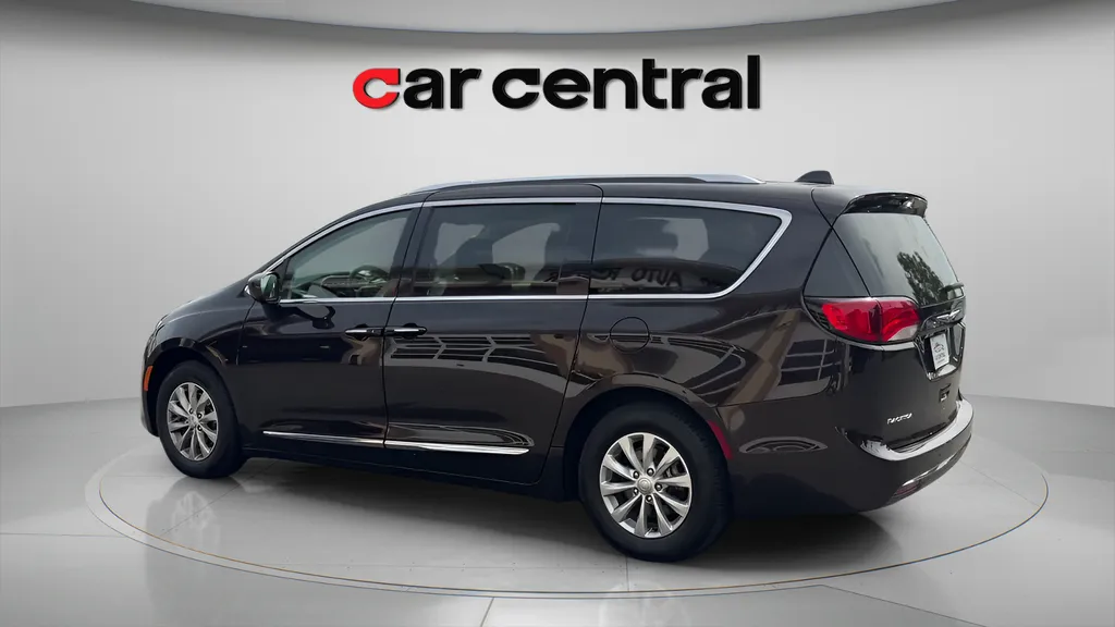 Another view of 2018 Chrysler Pacifica Touring L for sale in Wallingford, CT at Car Central Wallingford