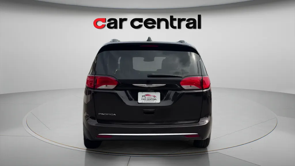 More photos of 2018 Chrysler Pacifica Touring L at Car Central Wallingford, CT