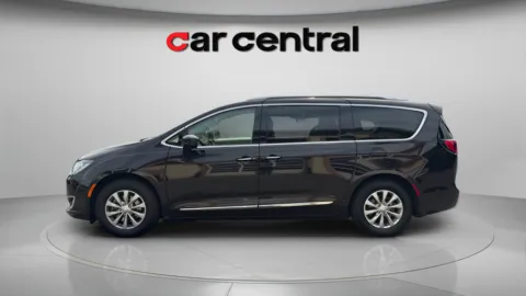 Photos of 2018 Chrysler Pacifica Touring L for sale in Wallingford, CT at Car Central Wallingford