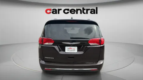 More photos of 2018 Chrysler Pacifica Touring L at Car Central Wallingford, CT