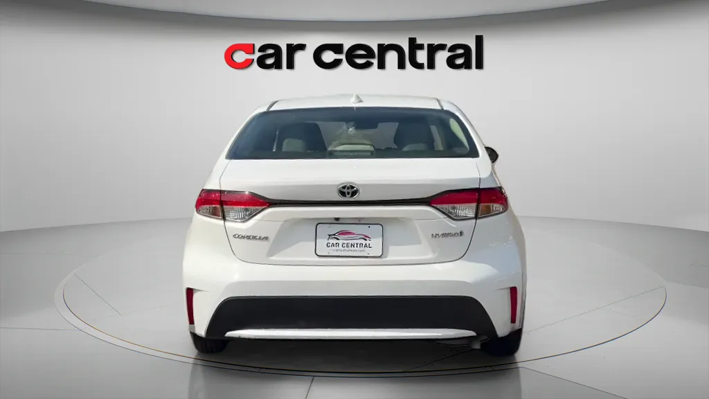More photos of 2021 Toyota Corolla Hybrid LE at Car Central Wallingford, CT
