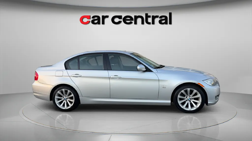 More photos of 2011 BMW 3 Series 328i xDrive at Car Central Wallingford, CT