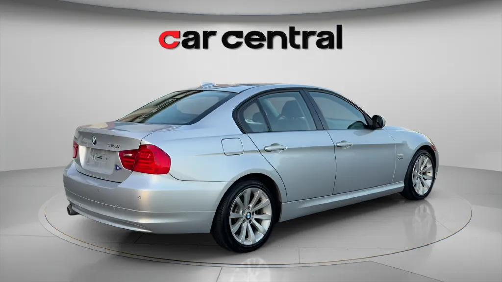 More photos of 2011 BMW 3 Series 328i xDrive at Car Central Wallingford, CT