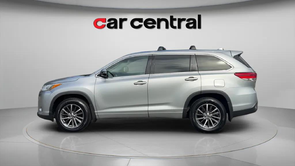 Photos of 2017 Toyota Highlander XLE for sale in Wallingford, CT at Car Central Wallingford