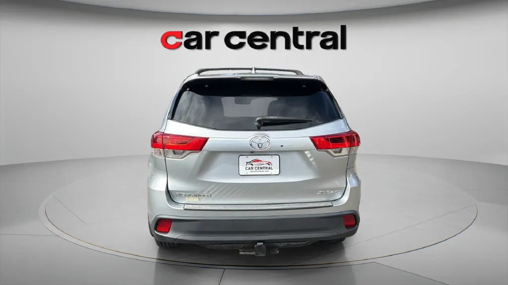 More photos of 2017 Toyota Highlander XLE at Car Central Wallingford, CT