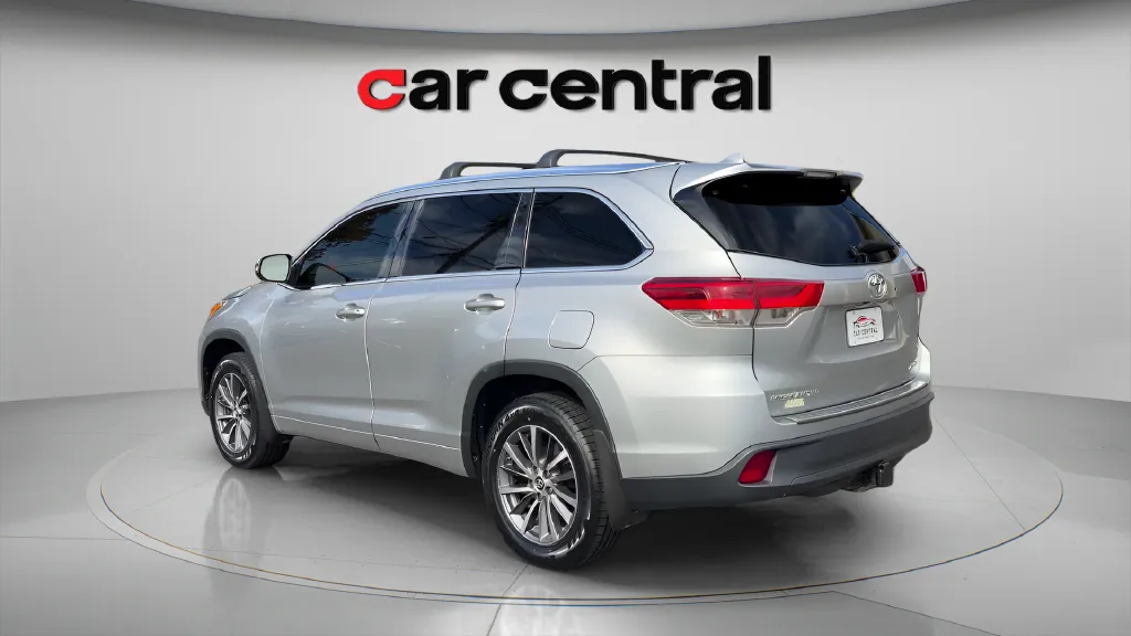 Another view of 2017 Toyota Highlander XLE for sale in Wallingford, CT at Car Central Wallingford