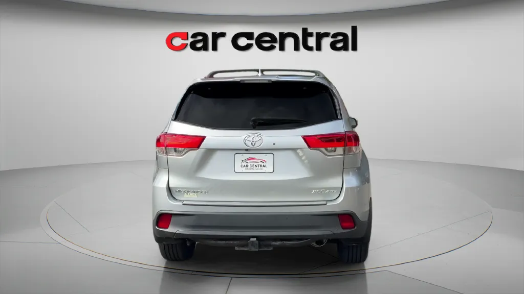 More photos of 2017 Toyota Highlander XLE at Car Central Wallingford, CT