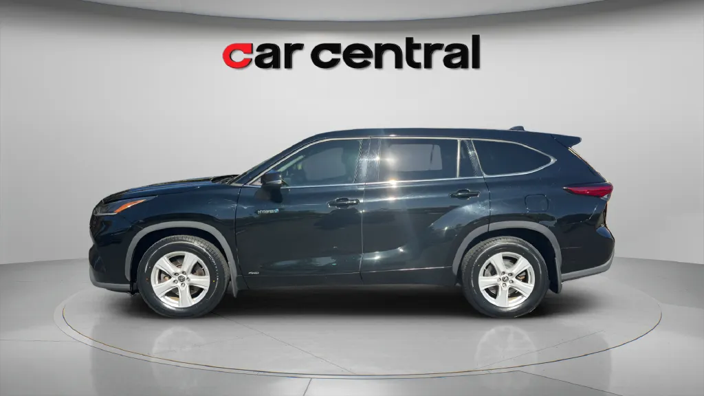 Photos of 2021 Toyota Highlander Hybrid LE for sale in Wallingford, CT at Car Central Wallingford