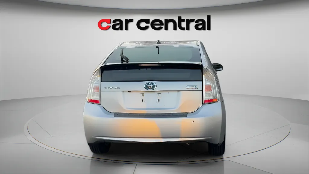 More photos of 2014 Toyota Prius Plug-in at Car Central Wallingford, CT