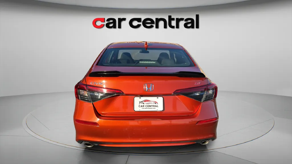 More photos of 2022 Honda Civic Si at Car Central Wallingford, CT