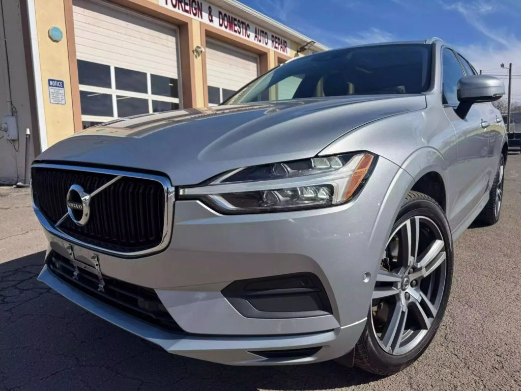 Used 2018 Volvo XC60 T6 Momentum Sport Utility 4D for sale in