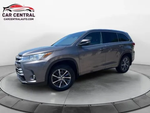 Gray 2018 Toyota Highlander XLE Sport Utility 4D for sale in Wallingford, CT