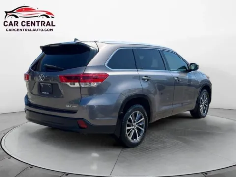 More photos of 2018 Toyota Highlander XLE Sport Utility 4D at Car Central Wallingford, CT