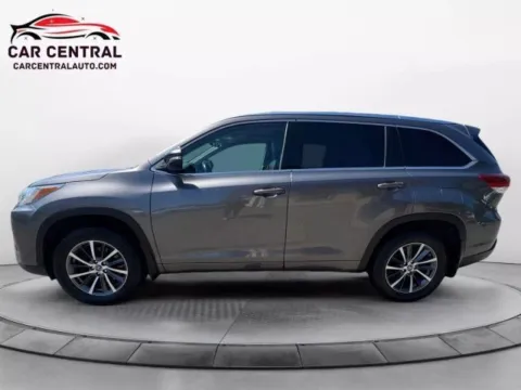 Photos of 2018 Toyota Highlander XLE Sport Utility 4D for sale in Wallingford, CT at Car Central Wallingford