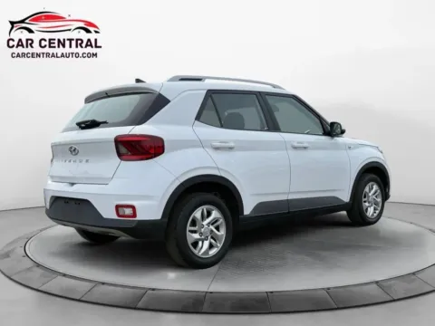 More photos of 2020 Hyundai Venue SEL Sport Utility 4D at Car Central Wallingford, CT