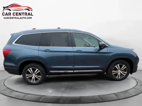 More photos of 2017 Honda Pilot EX-L w/Honda Sensing Sport Utility 4D at Car Central Wallingford, CT