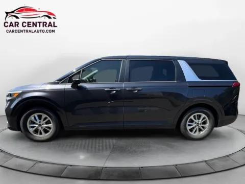 Photos of 2022 Kia Carnival LX Minivan 4D for sale in Wallingford, CT at Car Central Wallingford