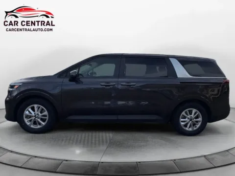Photos of 2022 Kia Carnival LX Minivan 4D for sale in Wallingford, CT at Car Central Wallingford