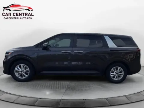 Photos of 2022 Kia Carnival LXS for sale in Wallingford, CT at Car Central Wallingford