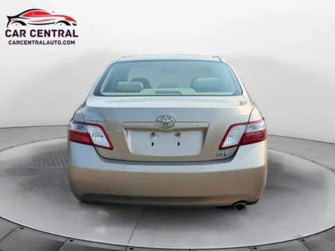 More photos of 2007 Toyota Camry Hybrid at Car Central Wallingford, CT
