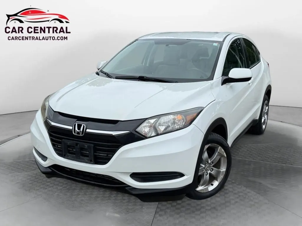 White 2018 Honda HR-V LX Sport Utility 4D for sale in Wallingford, CT