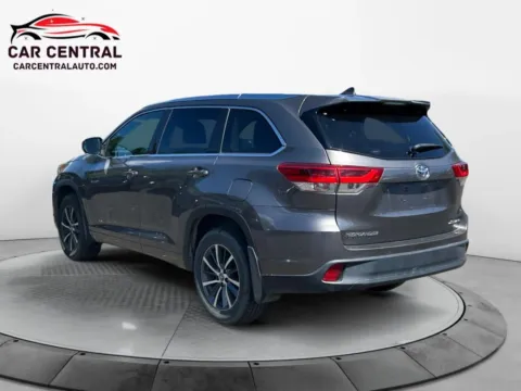 Another view of 2018 Toyota Highlander SE Sport Utility 4D for sale in Wallingford, CT at Car Central Wallingford