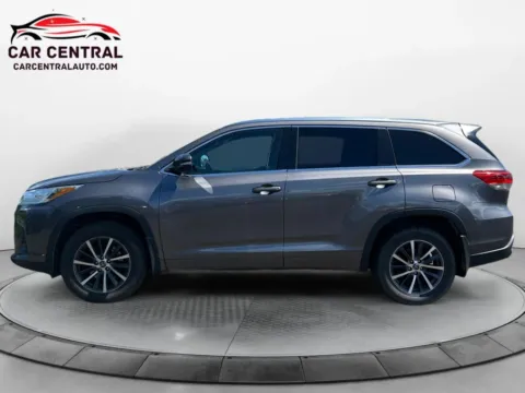 Photos of 2018 Toyota Highlander SE Sport Utility 4D for sale in Wallingford, CT at Car Central Wallingford