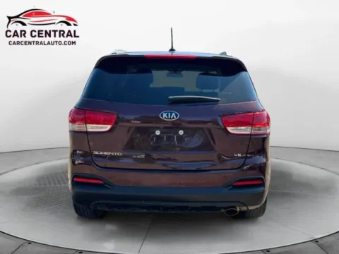 More photos of 2018 Kia Sorento LX at Car Central Wallingford, CT