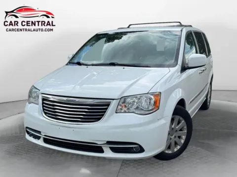White 2016 Chrysler Town & Country Touring Minivan 4D for sale in Wallingford, CT
