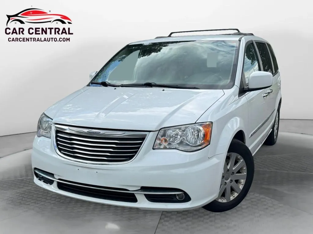 White 2016 Chrysler Town & Country Touring Minivan 4D for sale in Wallingford, CT