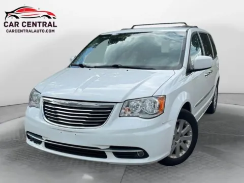White 2016 Chrysler Town & Country Touring for sale in Wallingford, CT