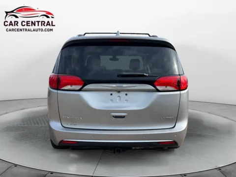 More photos of 2018 Chrysler Pacifica Limited at Car Central Wallingford, CT