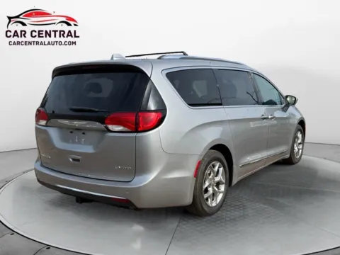 More photos of 2018 Chrysler Pacifica Limited at Car Central Wallingford, CT
