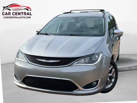 Silver 2018 Chrysler Pacifica Limited for sale in Wallingford, CT
