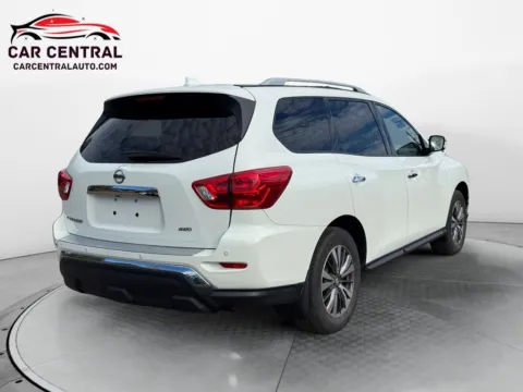 More photos of 2020 Nissan Pathfinder S at Car Central Wallingford, CT