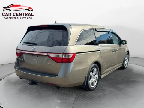 More photos of 2011 Honda Odyssey Touring at Car Central Wallingford, CT