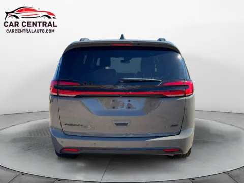 More photos of 2021 Chrysler Pacifica Touring L at Car Central Wallingford, CT