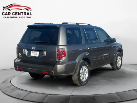 More photos of 2008 Honda Pilot SE at Car Central Milford, CT