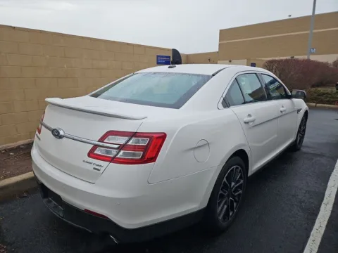 More photos of 2019 Ford Taurus Limited at Car Central Milford, CT