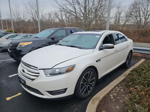 White 2019 Ford Taurus Limited for sale in Milford, CT