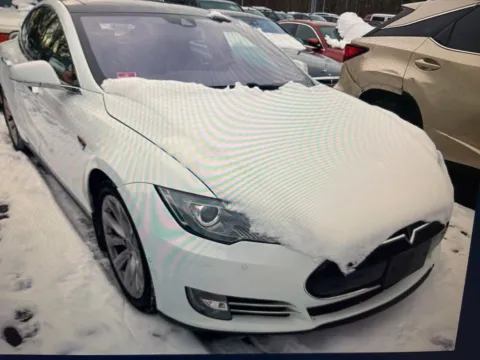 More photos of 2015 Tesla Model S 70D at Car Central Milford, CT