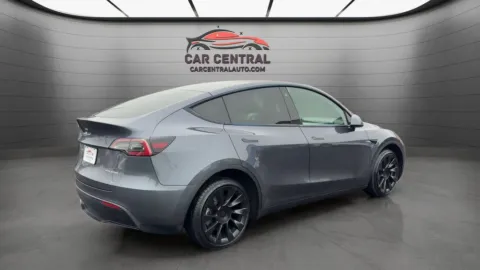 More photos of 2022 Tesla Model Y Long Range at Car Central Milford, CT