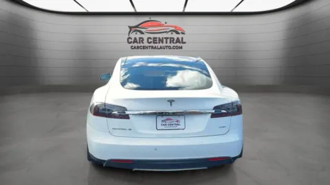 More photos of 2015 Tesla Model S 70D at Car Central Milford, CT