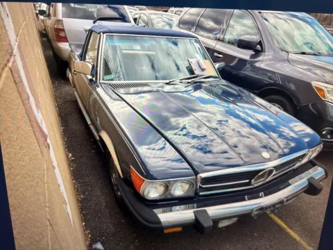 More photos of 1988 Mercedes-Benz 500-Class 560 SL at Car Central Milford, CT
