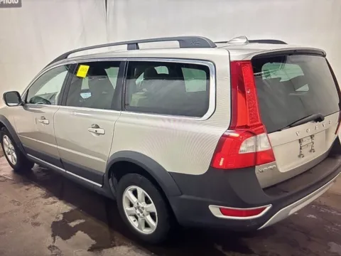 Photos of 2013 Volvo XC70 3.2 Platinum for sale in Milford, CT at Car Central Milford