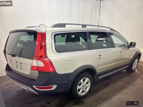 More photos of 2013 Volvo XC70 3.2 Platinum at Car Central Milford, CT