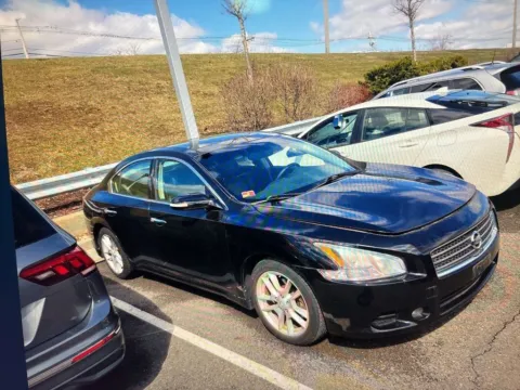 More photos of 2009 Nissan Maxima 3.5 SV at Car Central Milford, CT