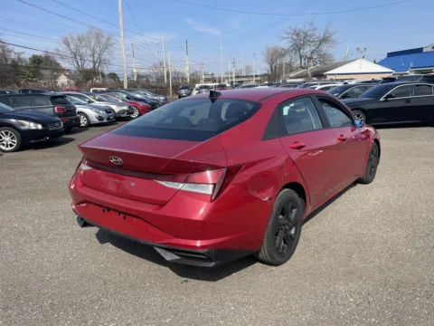More photos of 2022 Hyundai ELANTRA SEL at Car Central Milford, CT
