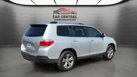 More photos of 2011 Toyota Highlander Limited at Car Central Milford, CT
